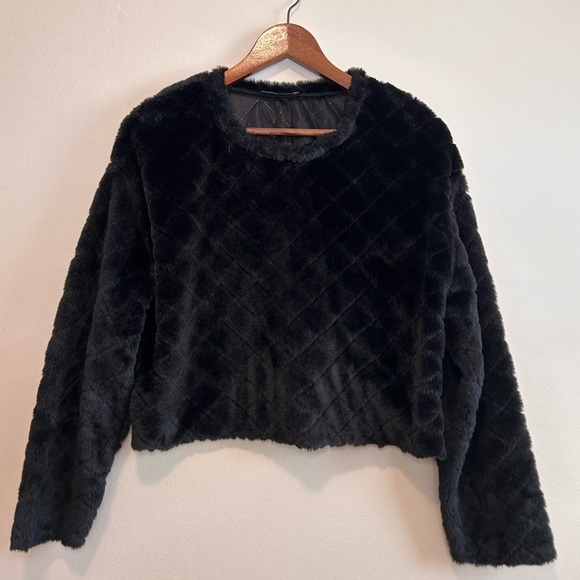 Zara Tops - ZARA Faux Fur Cropped Quilted Long Sleeve
